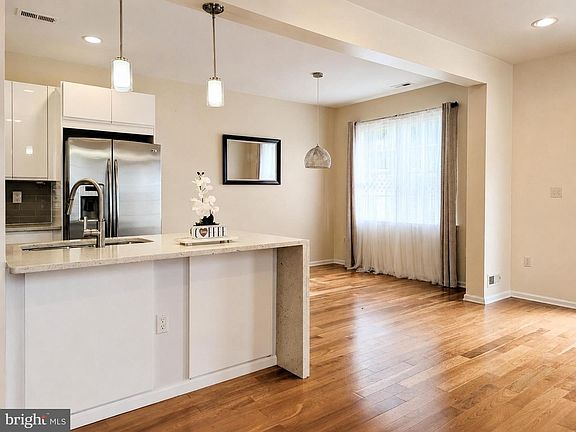 4th image of 11 Miller Cir
