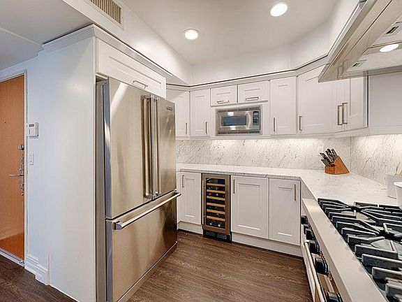 2nd image of 951 Granville Ave APT 303