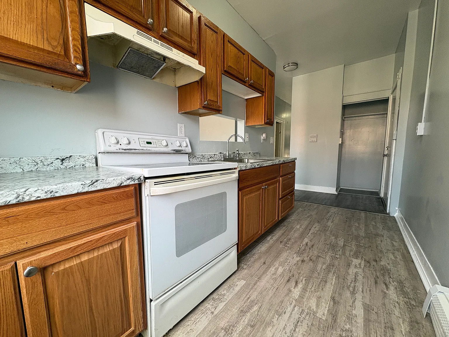 2 bed, 1000 sqft, $1,350 — Photo 2
