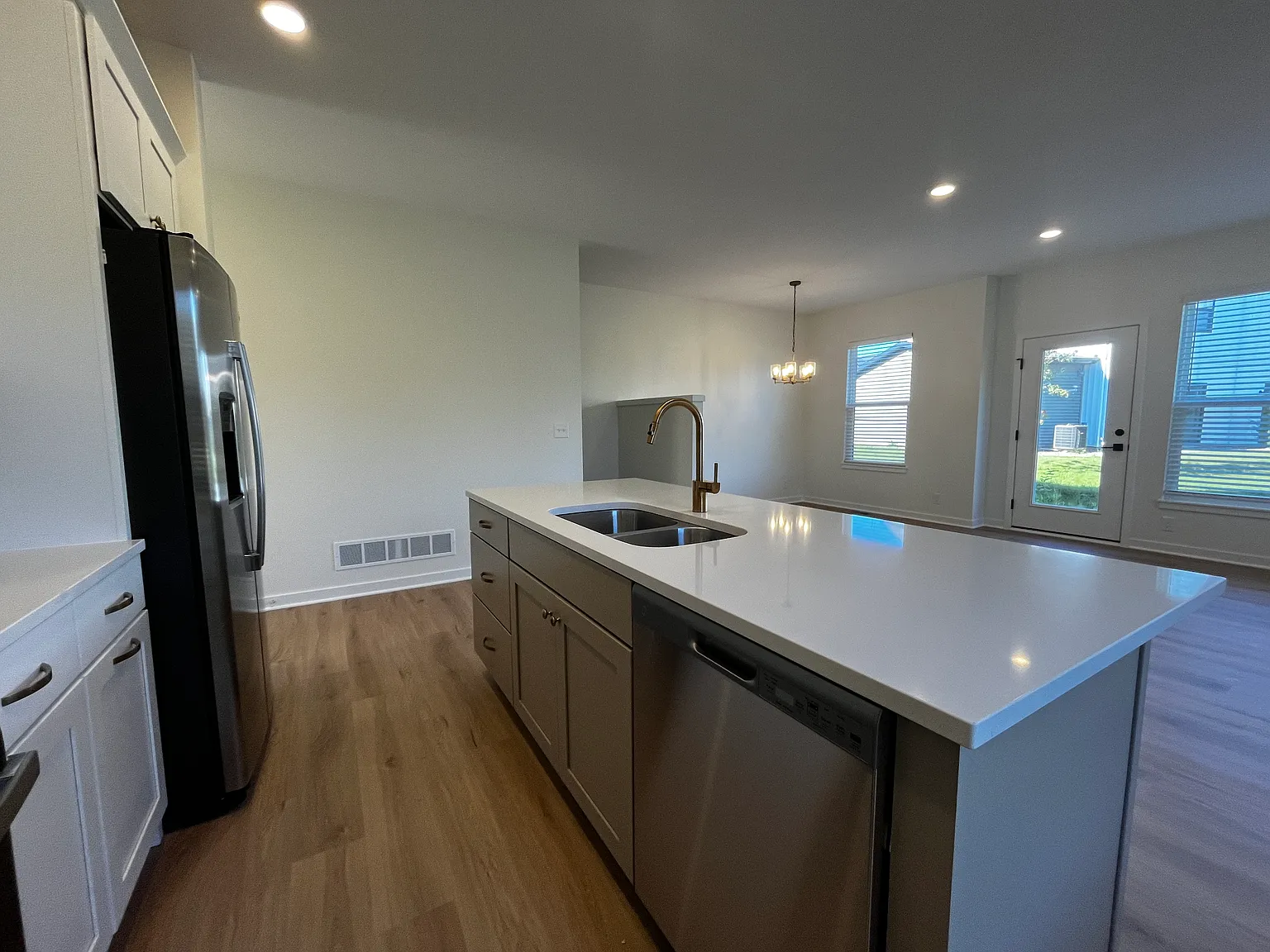 3 bed, 2.5 bath, 1541 sqft, $2,498 — Photo 4