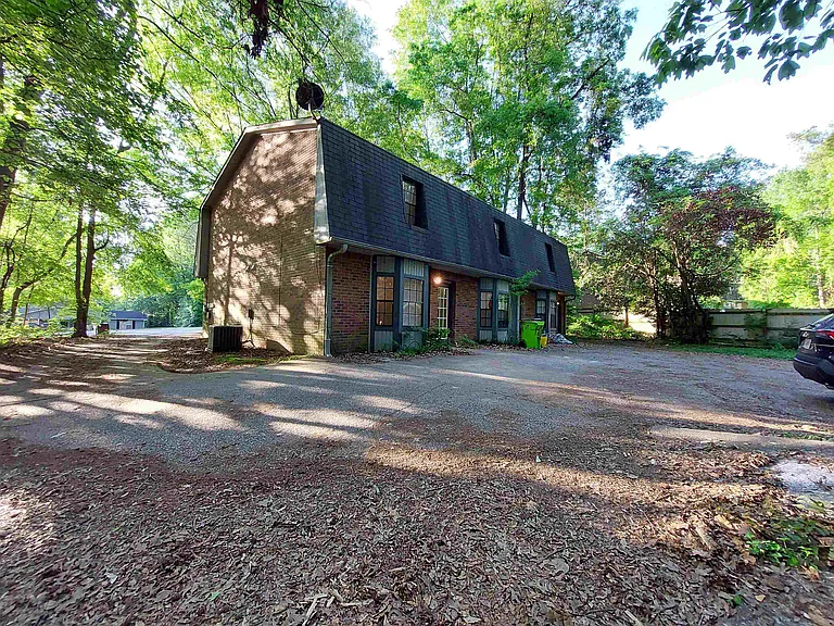 140 Hunters Ln #B — Photo 5
