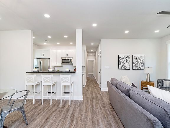 3rd image of 2141 Gent Ave