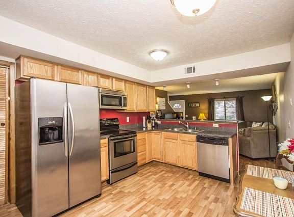 3rd image of 3248 Summerdale Ln