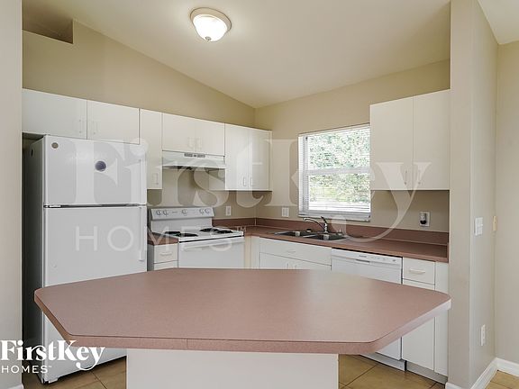 5th image of 3824 SW 15th Ave