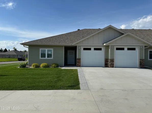 2123 Kemp Pl E, Watertown, SD 57201