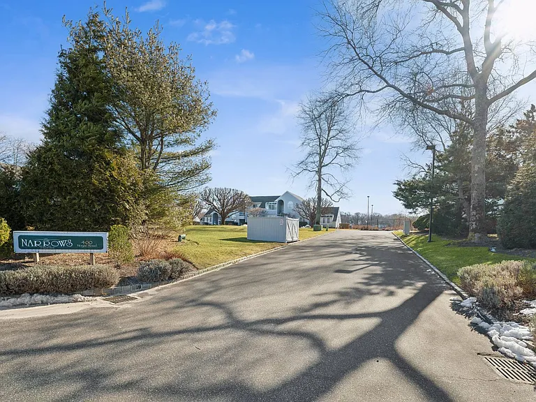 400 Noyack Rd #A3 — Photo 14