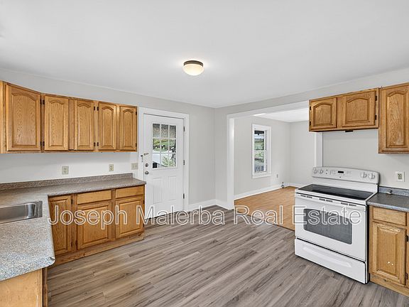 3rd image of 483 Boswell Ave #2