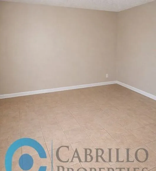 925 Martin Dr #7 — Photo 6
