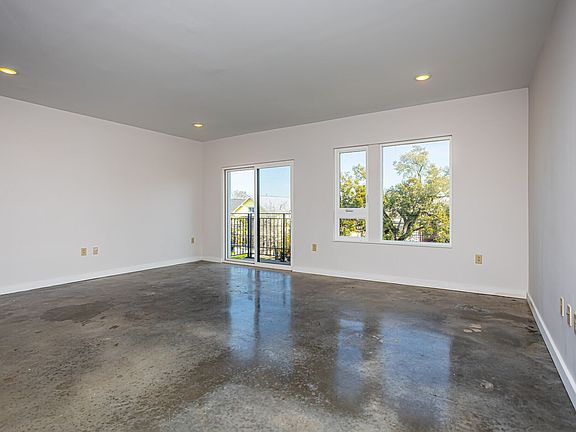 2nd image of 3100 Banks St #306