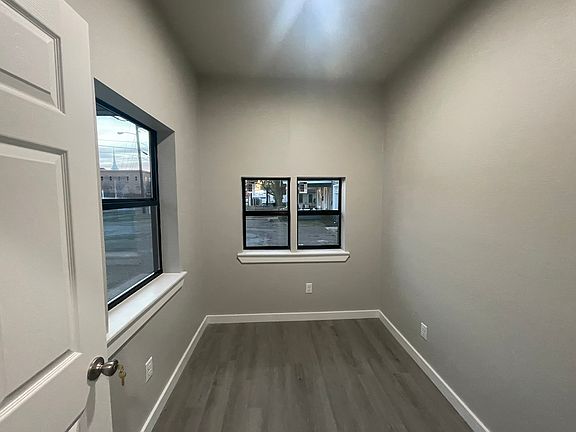 4th image of 409 E Corsicana St #5