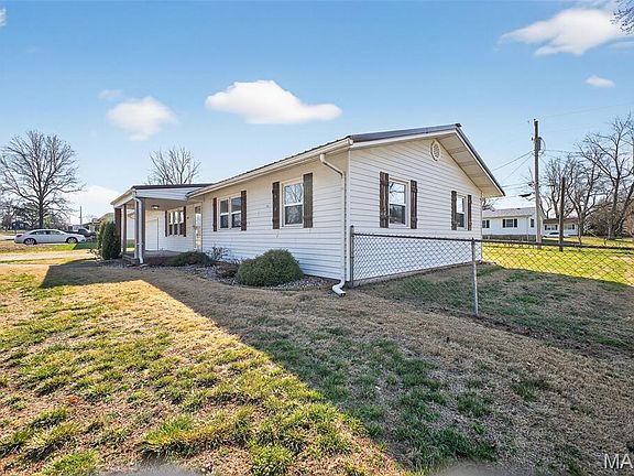 3rd image of 265 Rainbow Dr