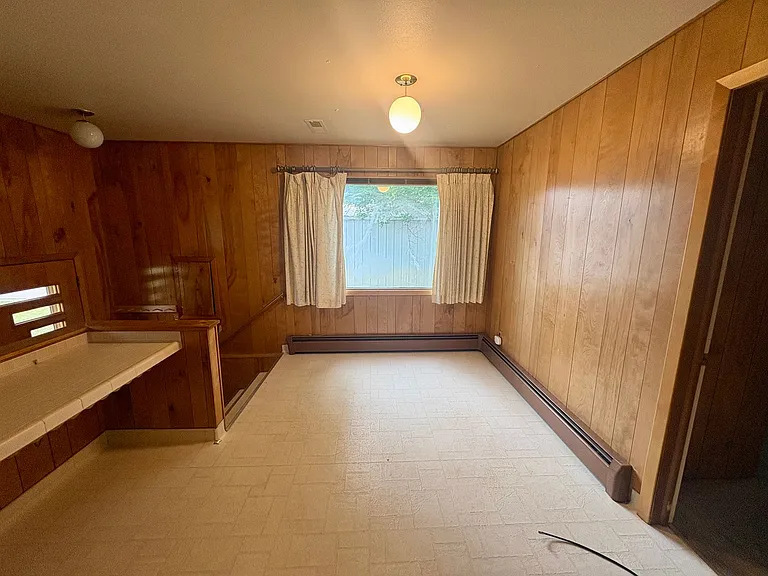 106 Burlington Ave — Photo 21