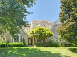 12116 Wenonga Ln, Leawood, KS 66209