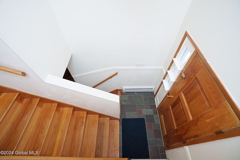 3rd image of 19 St Thomas Lane
