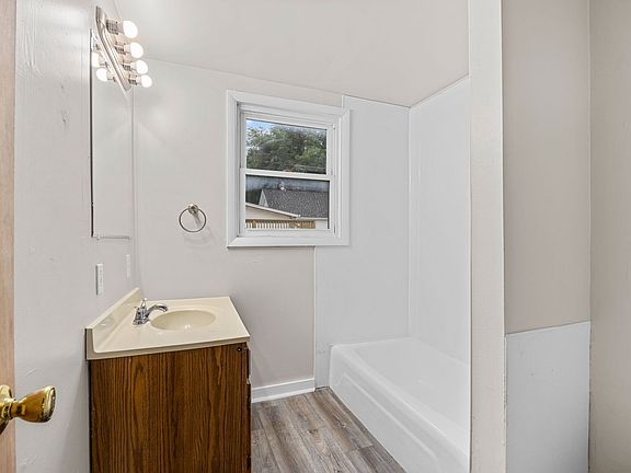 5th image of 111 N 15th St