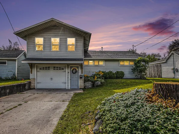 715 Jordan Lake Ave, Lake Odessa, MI 48849