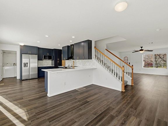 3rd image of 3901 Heatherwood Cir