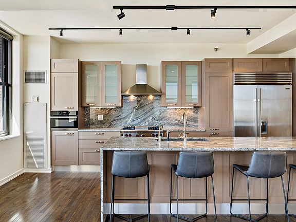 5th image of 6 N Michigan Ave Unit 1103