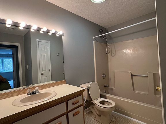 5th image of 30 Ledgewood Hills Dr #207A