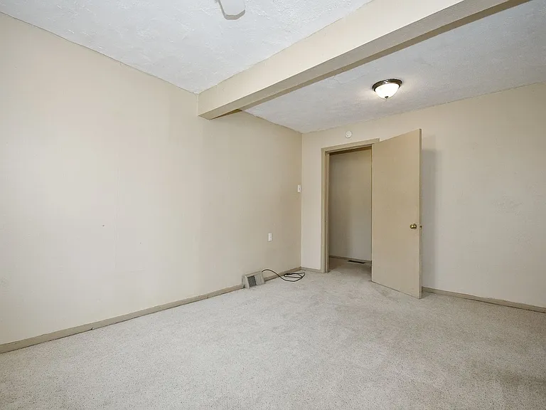54 S 19th St — Photo 25