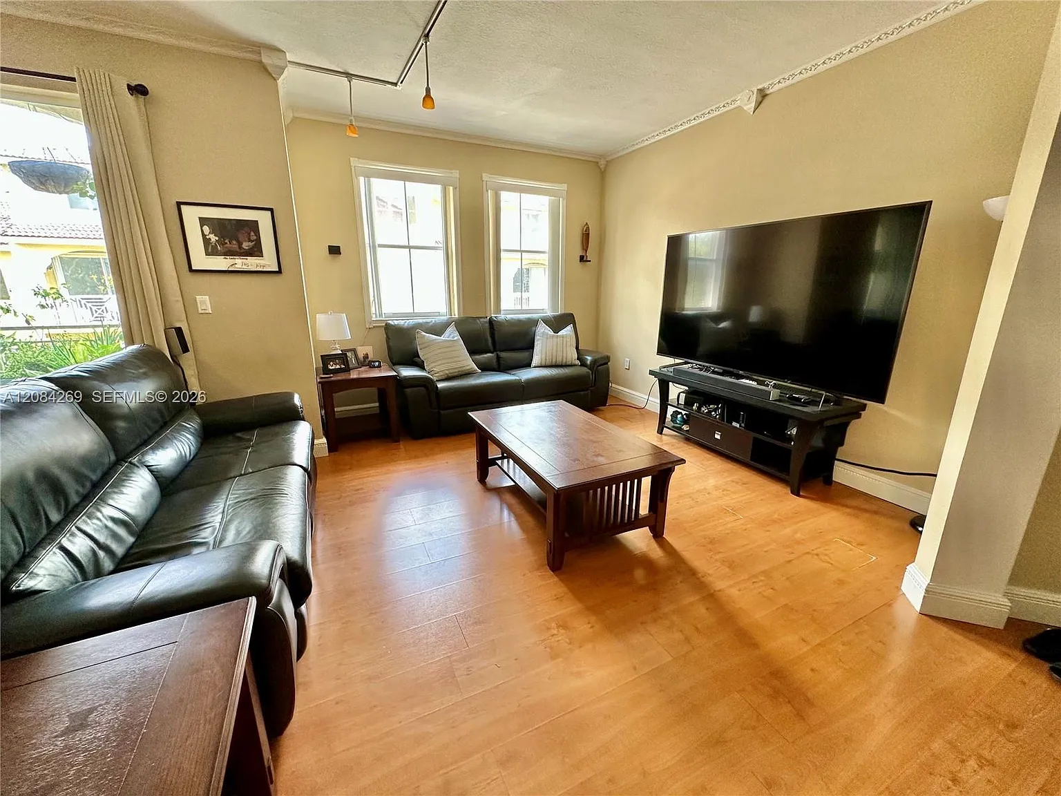 3 bed, 2.5 bath, 1385 sqft, $3,000 — Photo 4