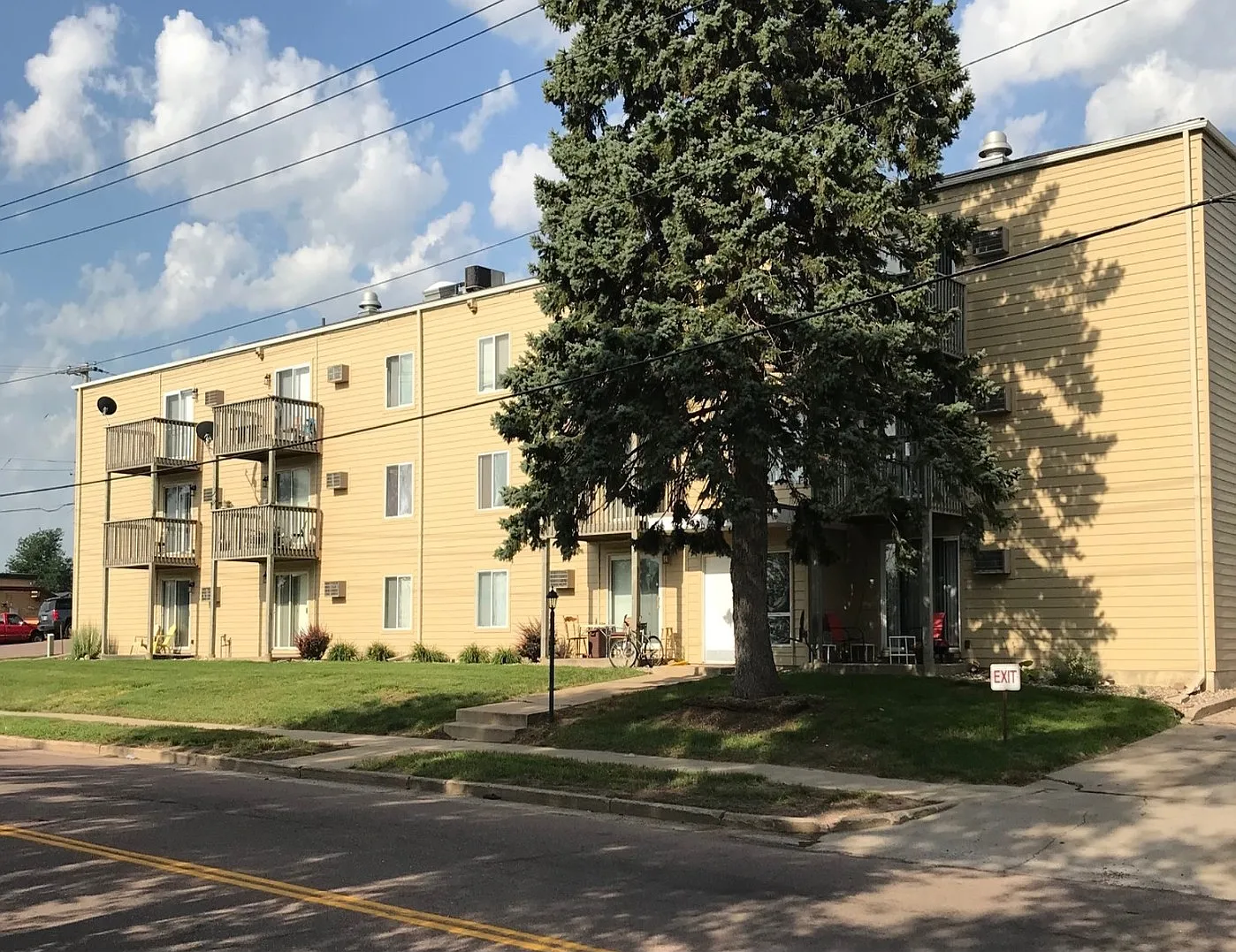 Cedar House Apartments — Photo 2