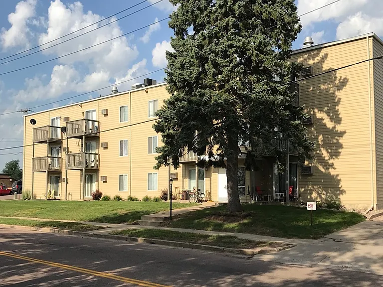 Cedar House Apartments — Photo 2