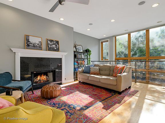 2nd image of 863 N Paulina St #1