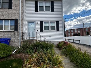 2 Sunflower Cir #104, North Providence, RI 02911