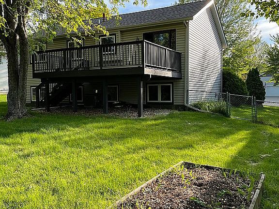 5th image of 2635 Hydram Ave N