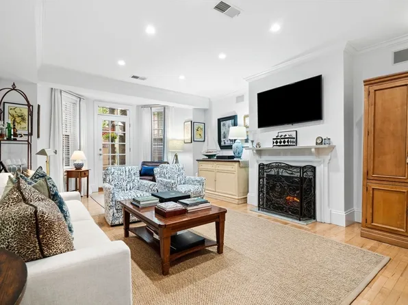 236 Marlborough St APT 1, Boston, MA 02116