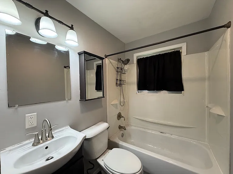 1619 W Waggoner St — Photo 6