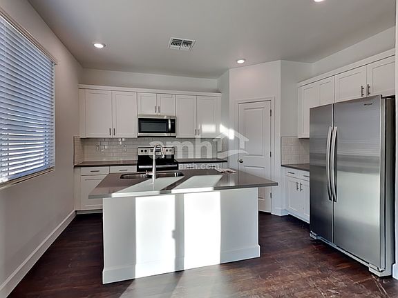 3rd image of 17137 W Puget Ave