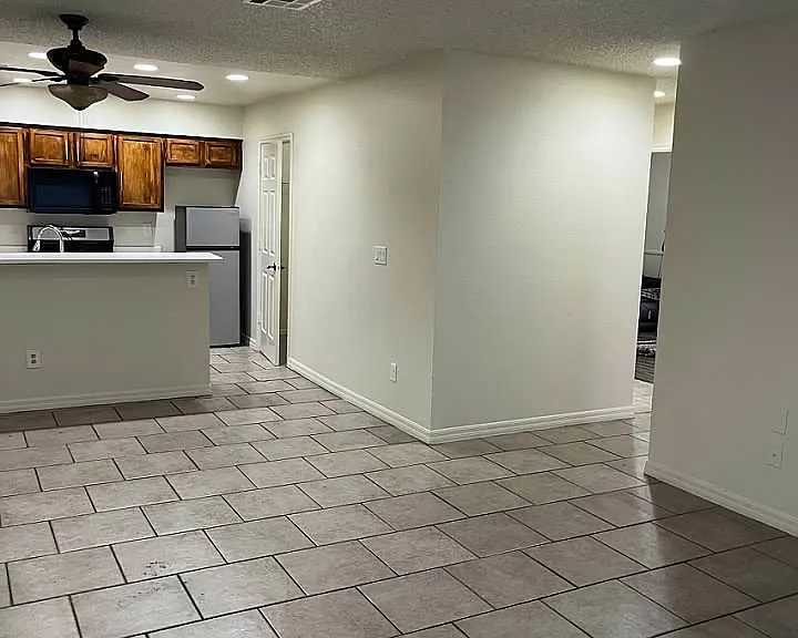 2121 Chertsey Dr #D — Photo 5