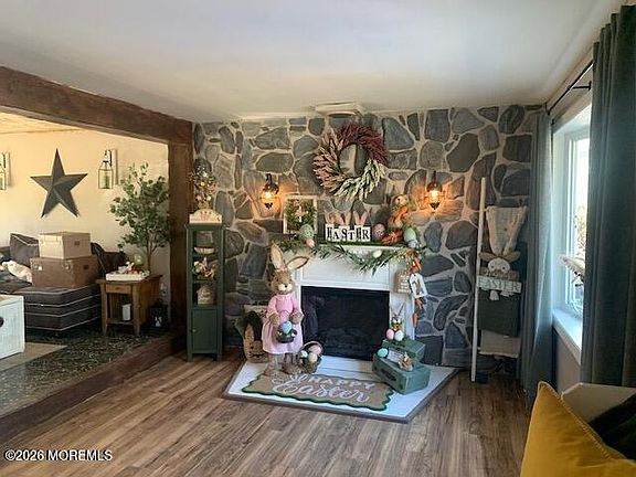 4th image of 1563 Forge Pond Road