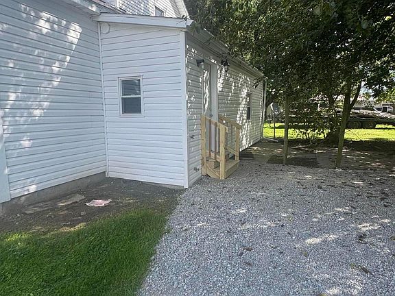 5th image of 602 Decatur St