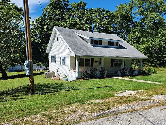 3rd image of 408 N Linn St
