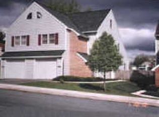 377 E Jackson St, New Holland, PA 17557