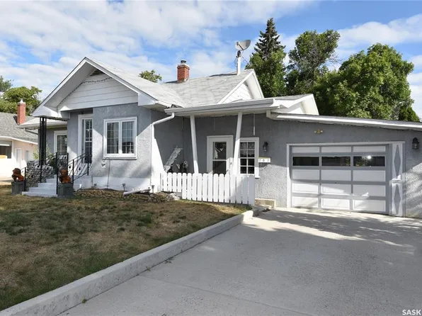 207 Pine AVENUE, Nipawin, SK S0E 1E0