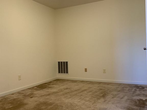 3rd image of 2286 Jackson Ct