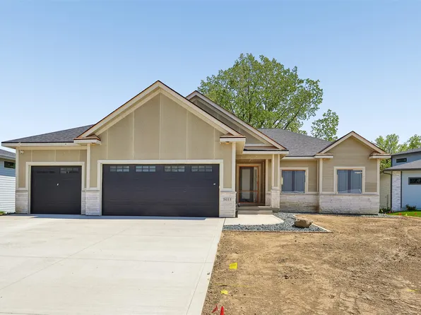 5011 153rd St, Urbandale, IA 50323