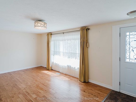 3rd image of 19 Smith St