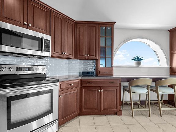 3rd image of 9 Park Ave APT 602