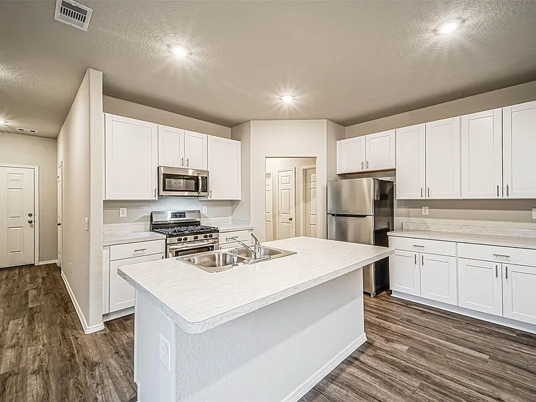 1903 Brushy Cedar Dr — Photo 9