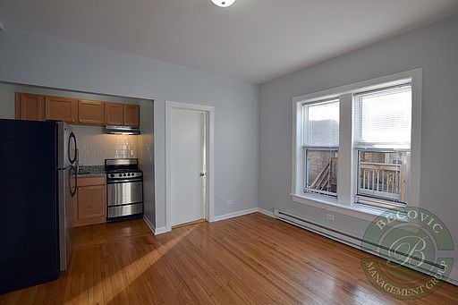 3rd image of 1456 W Fargo Ave APT 202