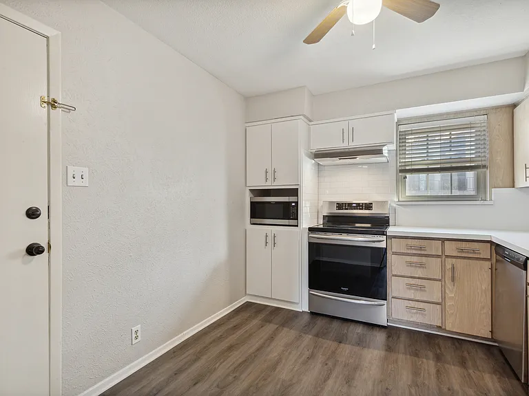 7918 Royal Ln #212 — Photo 9