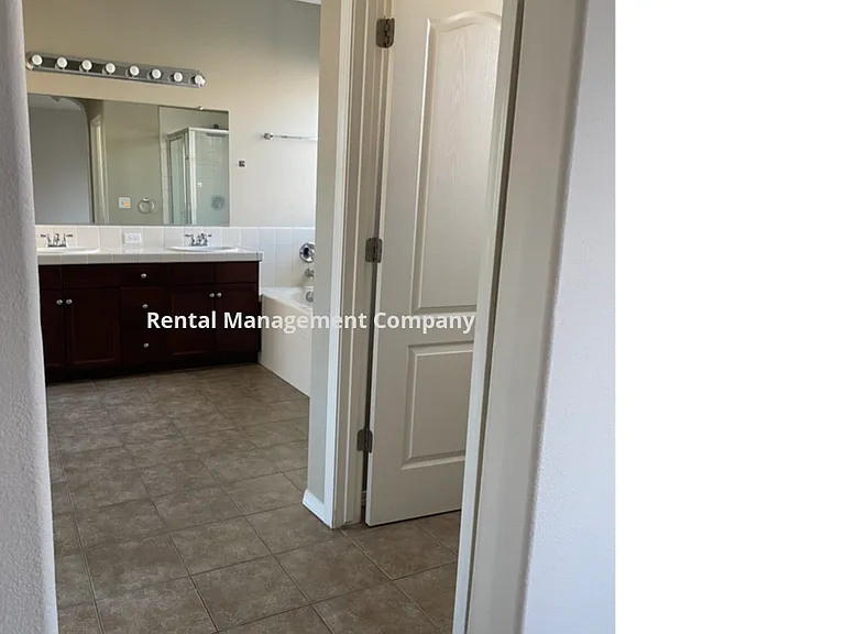 4020 N Fig Tree Ln — Photo 6