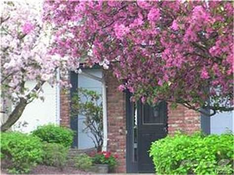 Rockland Real Estate Nanuet Condos For Sale in The Hamlets: Knolls East