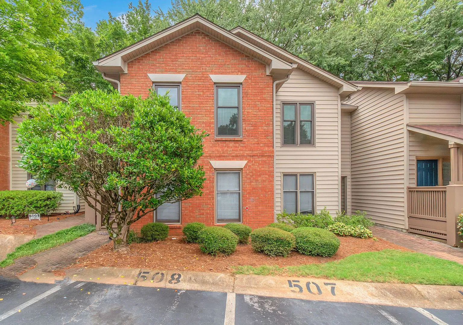Charming 3-Bedroom Condo in Sandy Springs Convenient Location & Community Amenities! — Photo 1