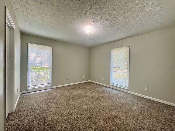 Secondary Bedroom - 12'9"x12'1"